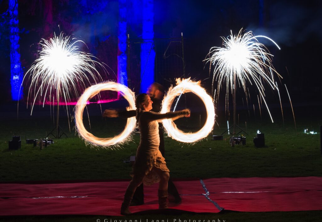 Feuershow in Zürich mit Thomas und Andeli von FOYK, Feuerwerk von A Kind of Fire, Foto: Giovanni Lanni